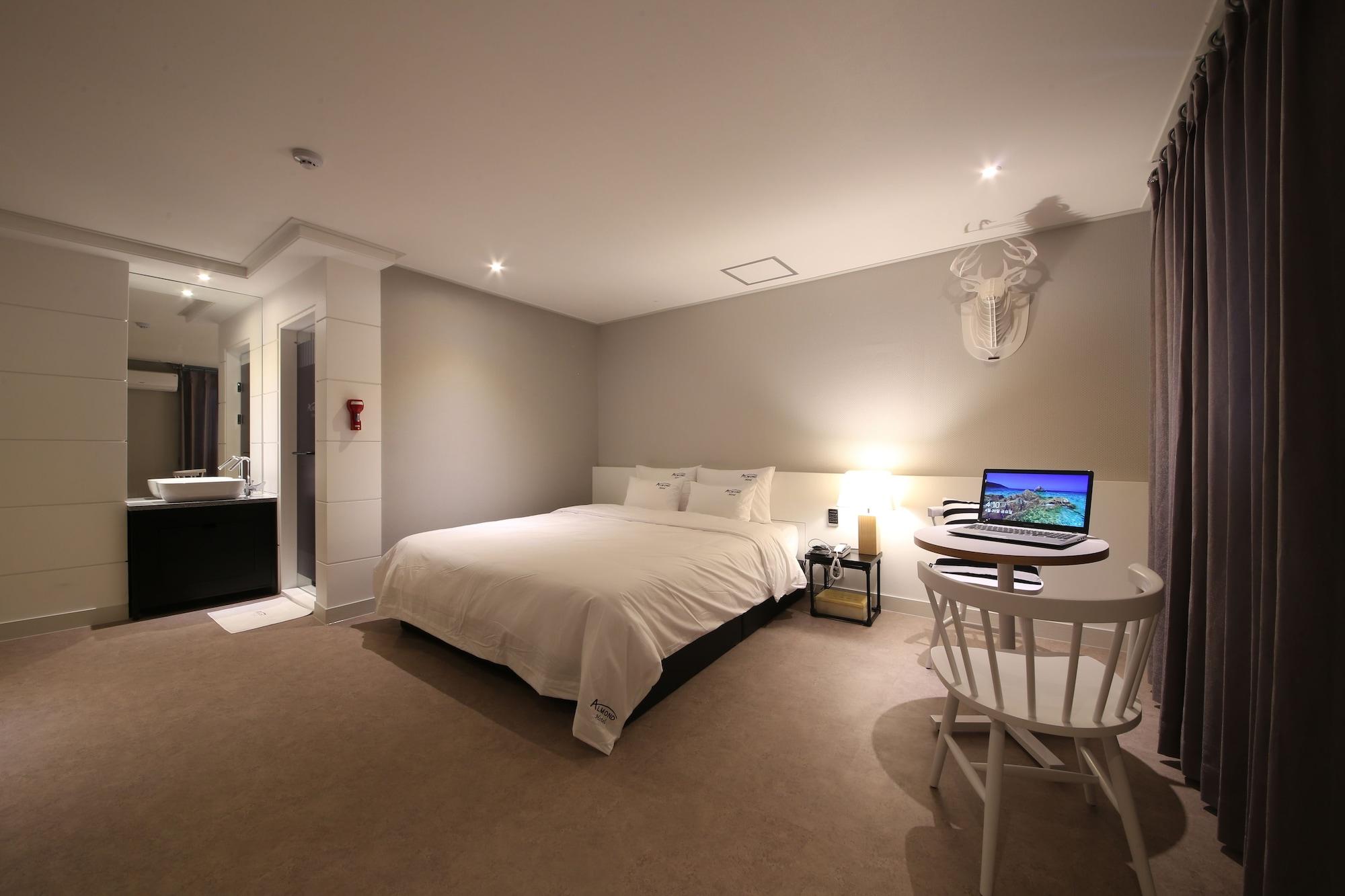 Almond Hotel Gupo Station Busan Bagian luar foto
