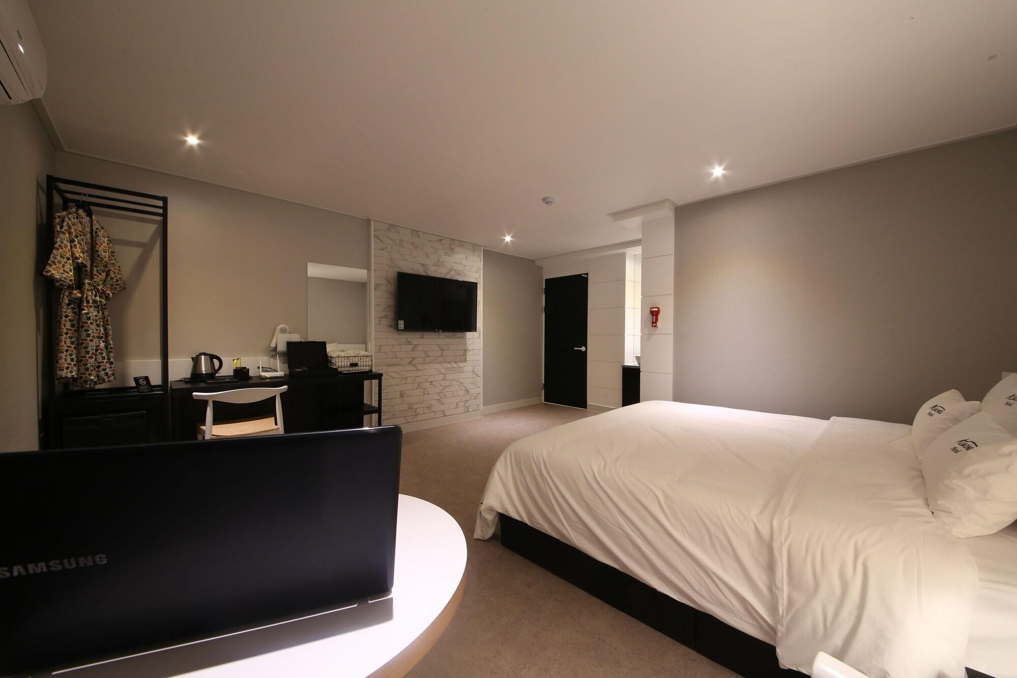 Almond Hotel Gupo Station Busan Bagian luar foto