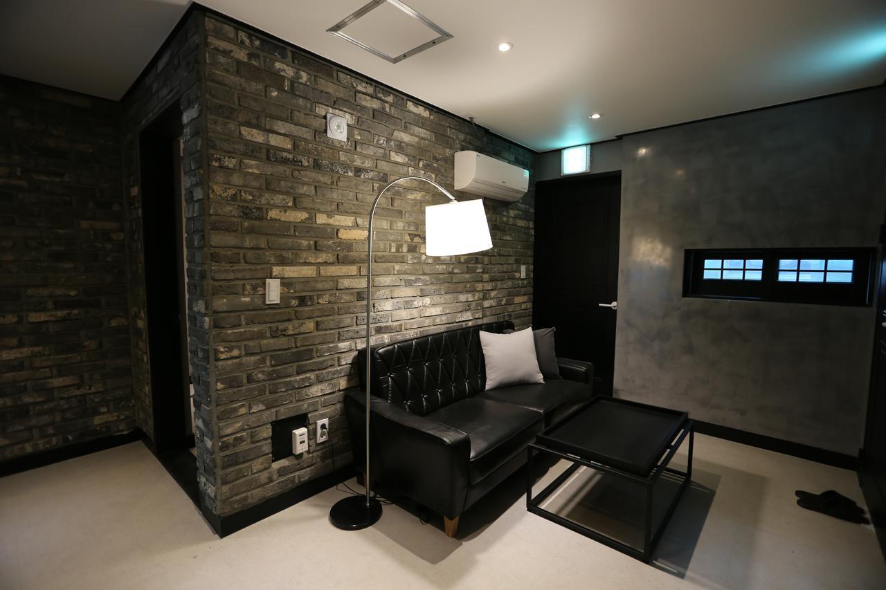 Almond Hotel Gupo Station Busan Bagian luar foto