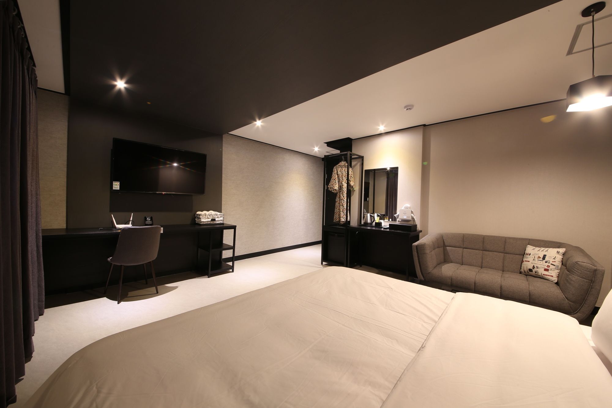 Almond Hotel Gupo Station Busan Bagian luar foto
