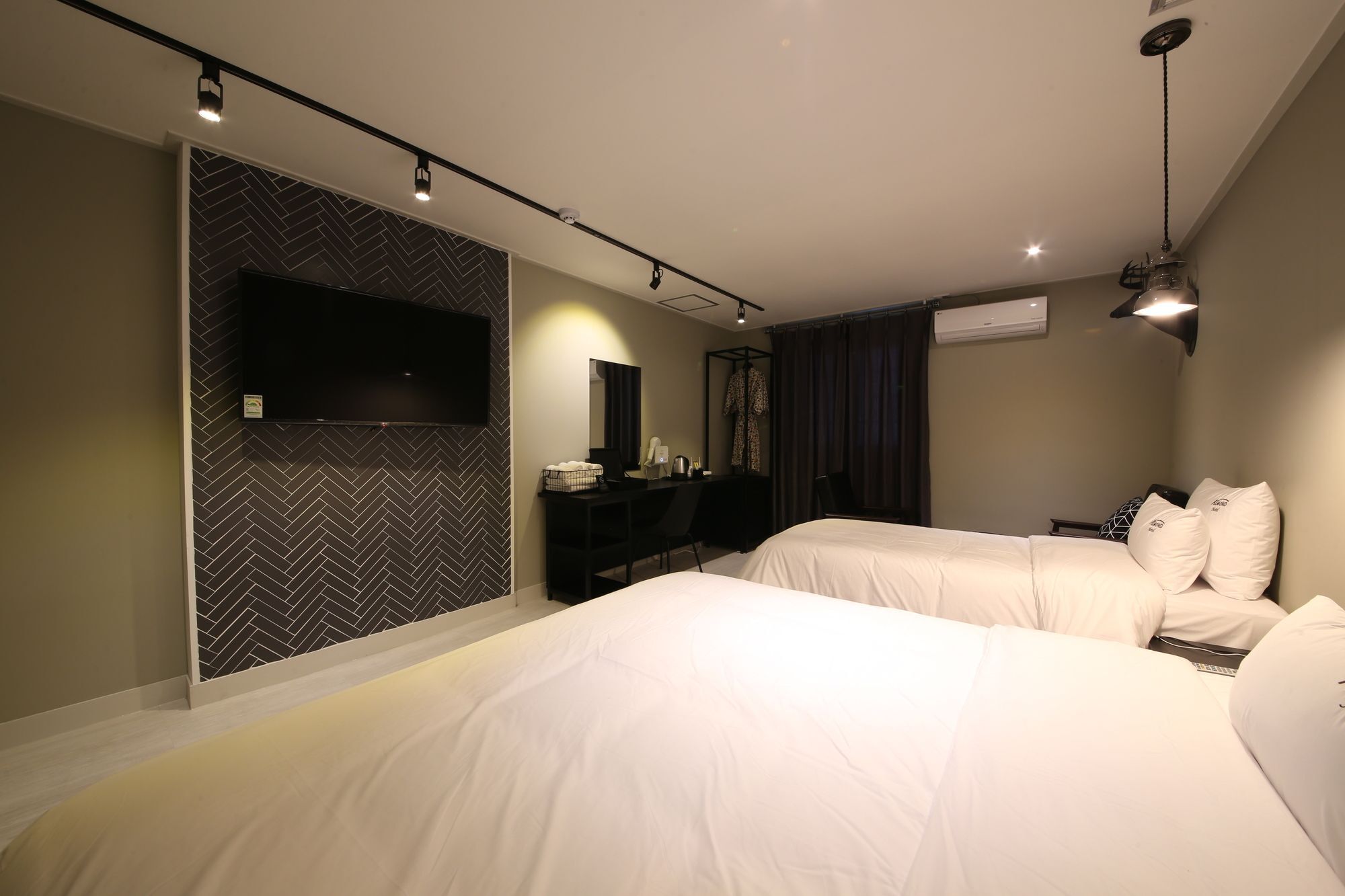 Almond Hotel Gupo Station Busan Bagian luar foto