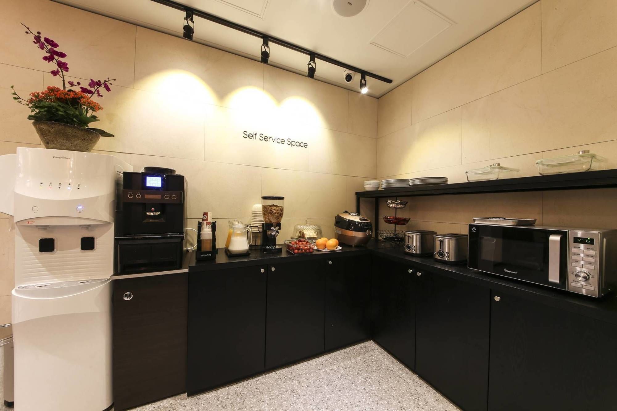 Almond Hotel Gupo Station Busan Bagian luar foto