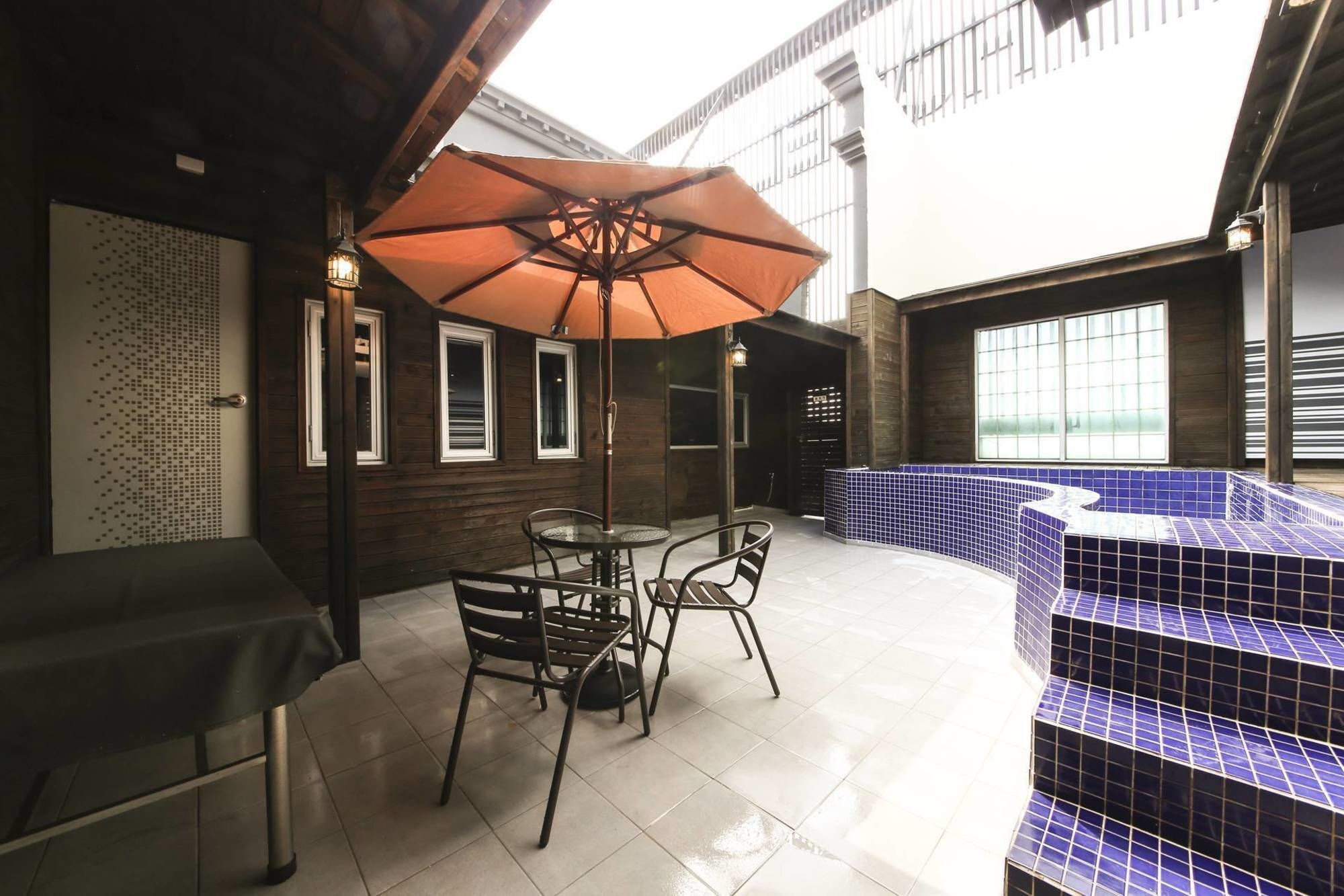 Almond Hotel Gupo Station Busan Bagian luar foto