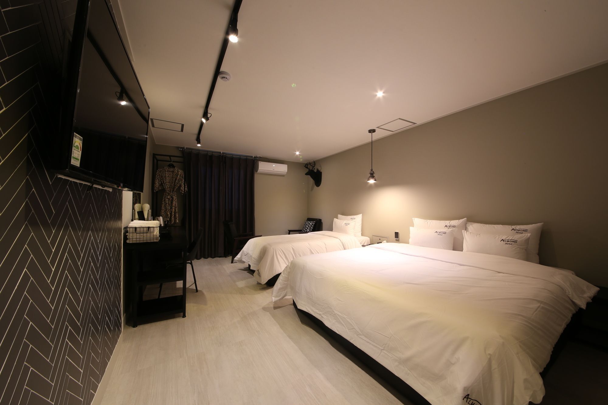 Almond Hotel Gupo Station Busan Bagian luar foto