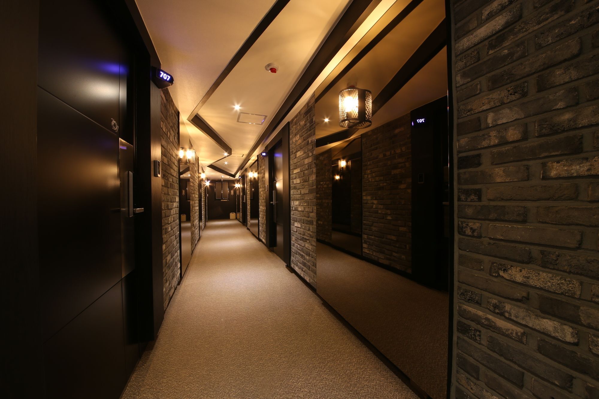 Almond Hotel Gupo Station Busan Bagian luar foto