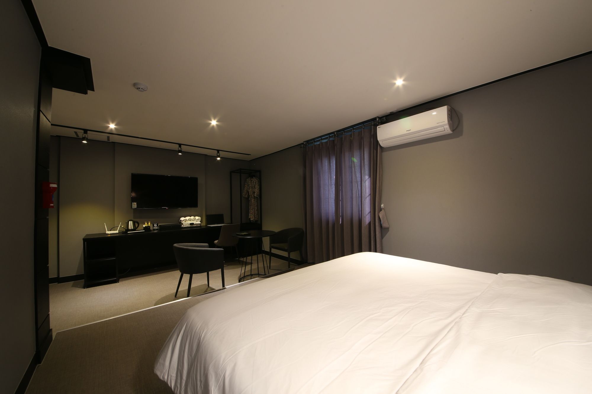 Almond Hotel Gupo Station Busan Bagian luar foto